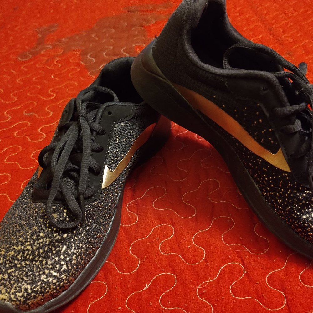 Black with gold memory foam tennis shoes